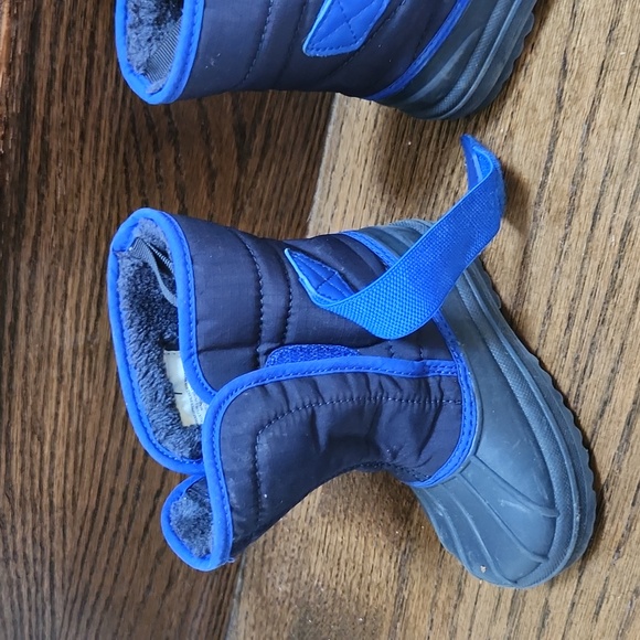 Toddler Nike coat and winter boots - Picture 11 of 12